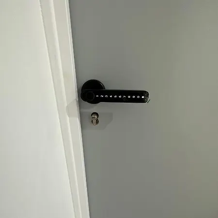 La Republique Standing